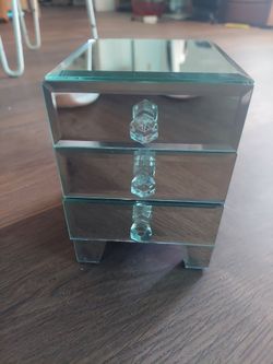 Pretty mini jewelry box