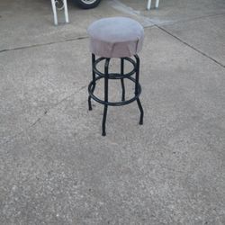  7 Bar Stools 