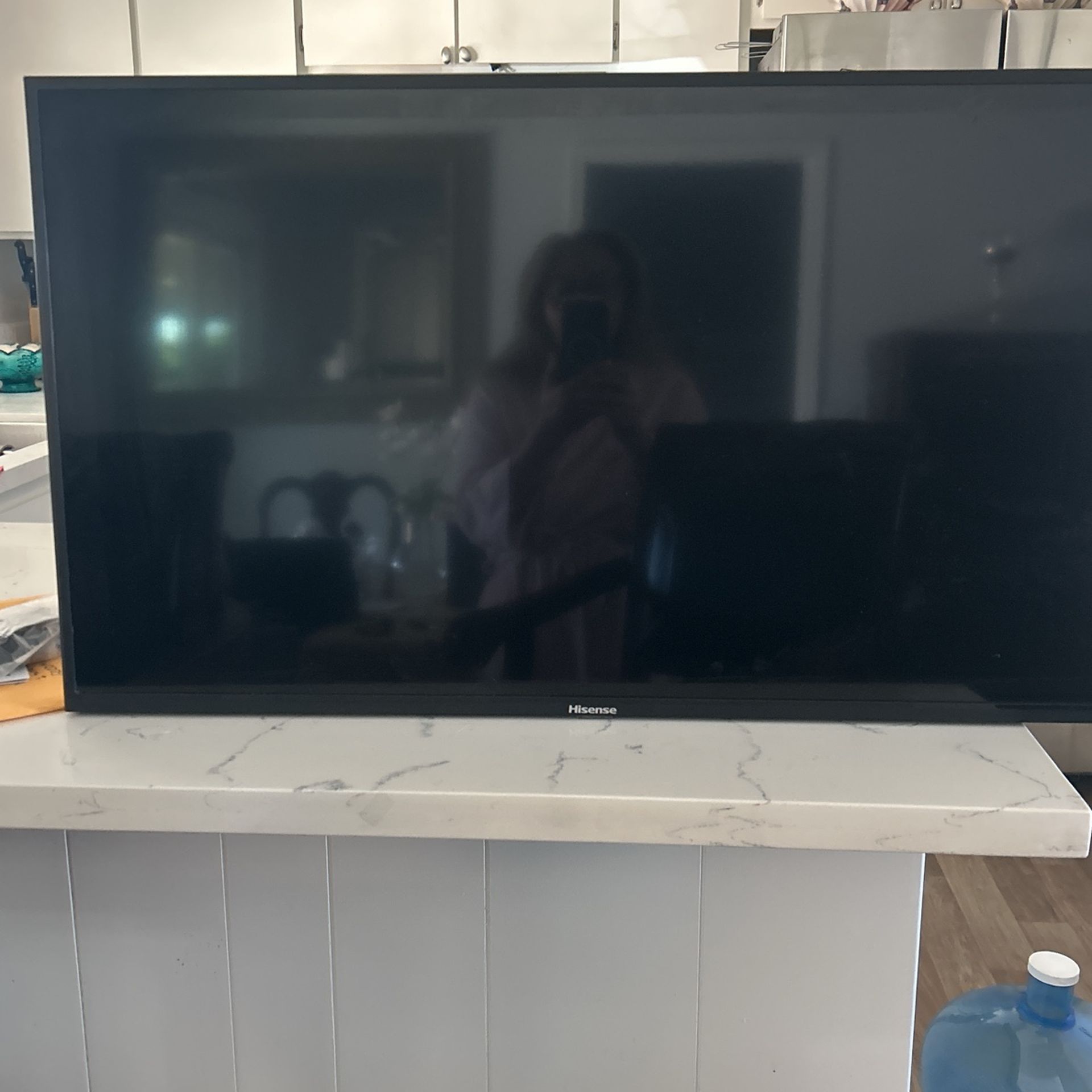 Smart Tv. Hisense brand good condition works good 35 x 20.