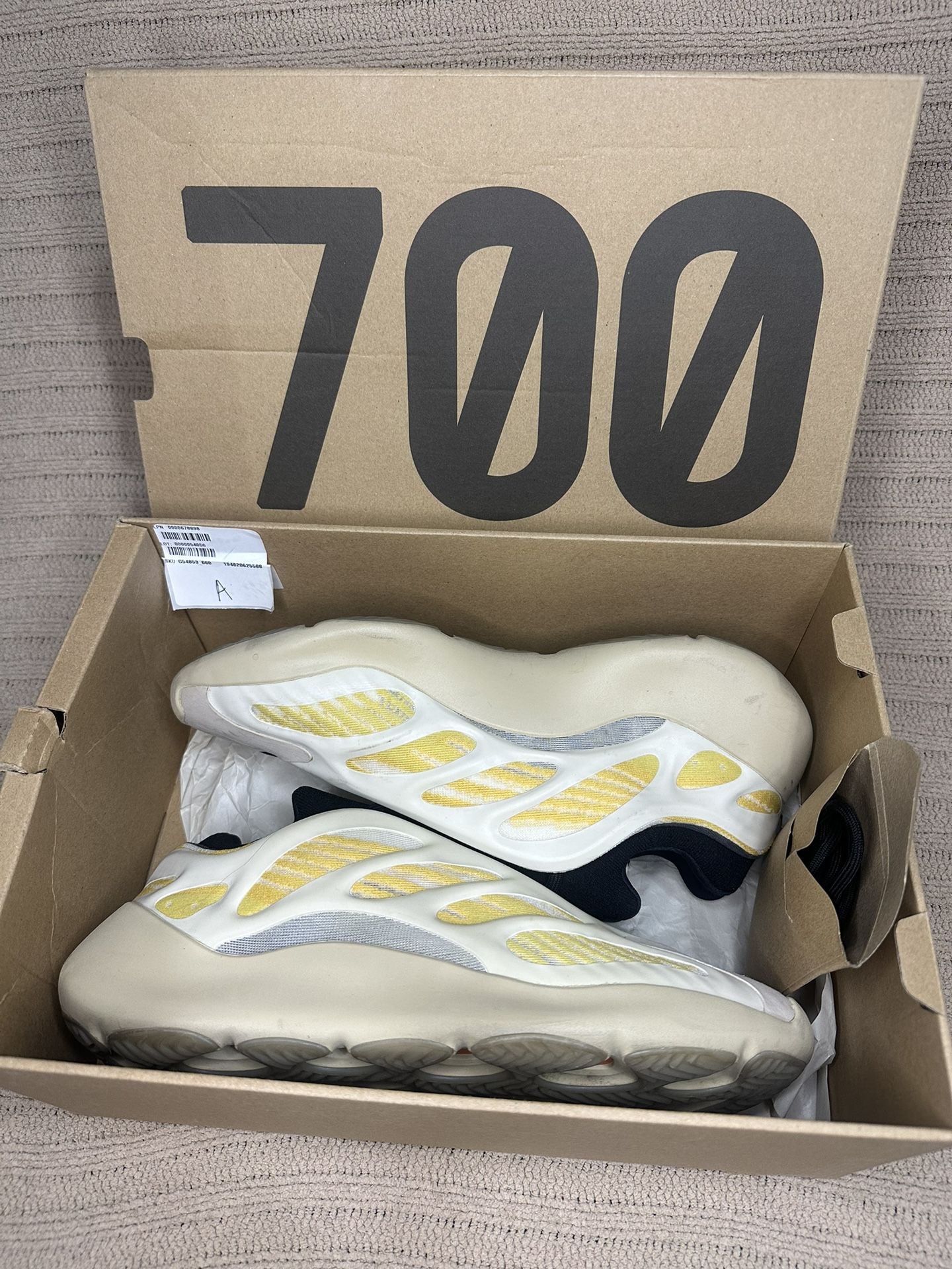 Yeezy 700 V3 Adidas Safflower Srphym Tan Sand Black Size 10.5 Kanye West