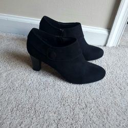 black suede Amelia Grace ankle boots 9US
