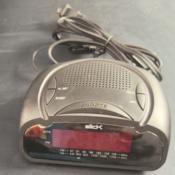 Slick CR212 AM/FM Digital Alarm Clock Radio