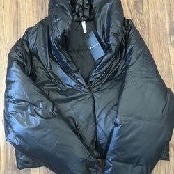 New with Tags: Fabletics Essential Puffer Jacket (XL)