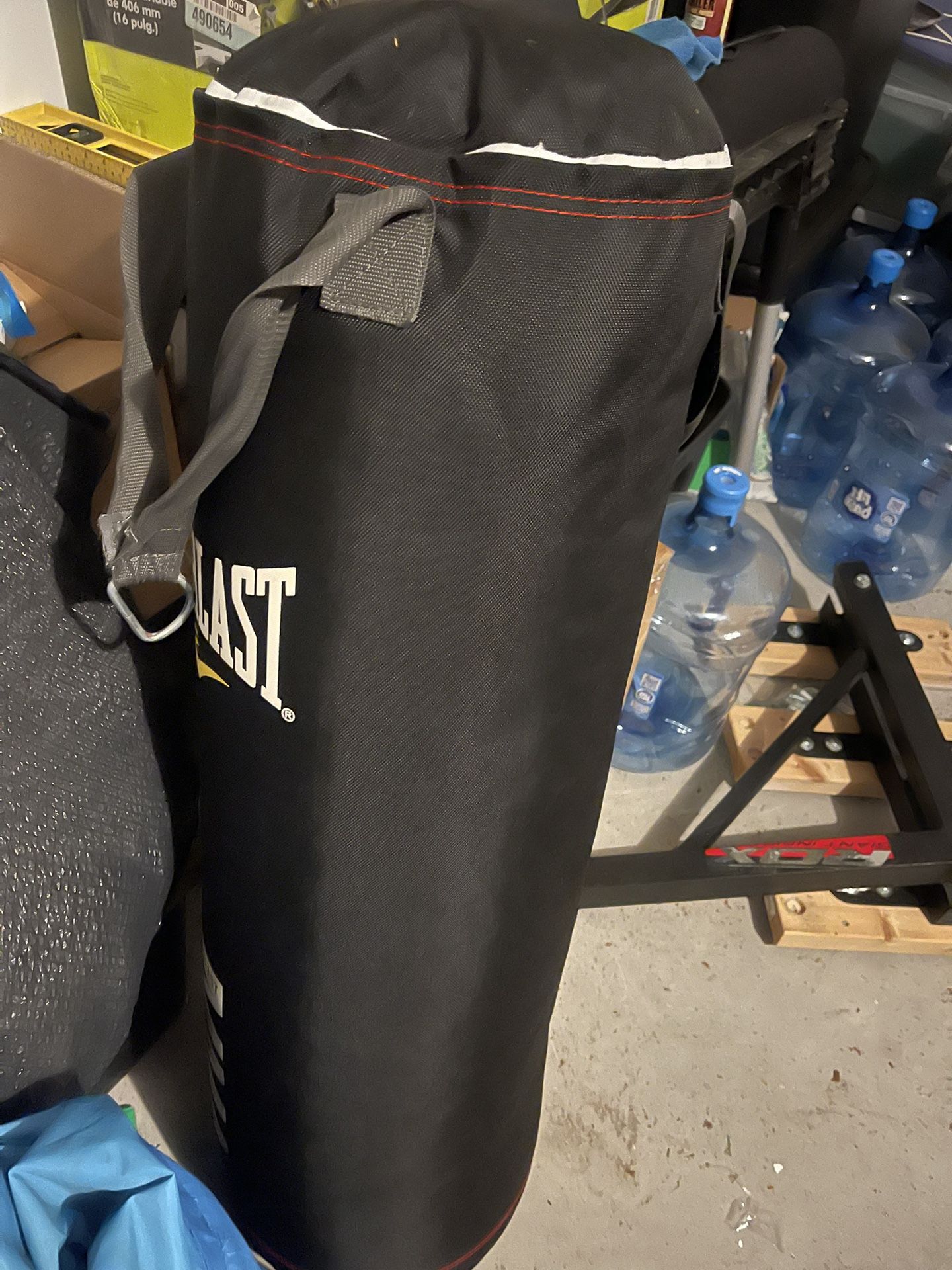 Everlast Punching Bag With Mount