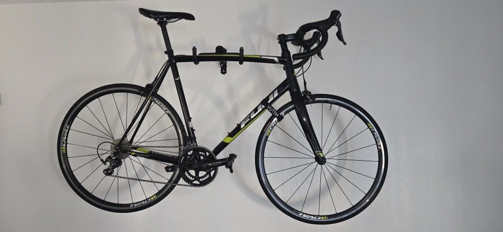 Fuji Roubaix 3.0 Road Bike.