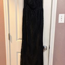 Black lace maxi dress with open back #darkacademia #lace