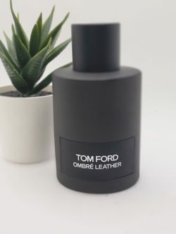 TOM FORD 

Eau Ombre Leather Eau de Toilette

3.4 fl ⭐️