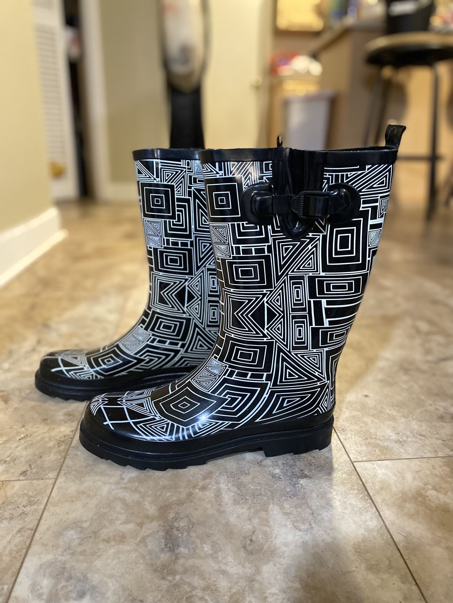 Mountain Warehouse Womens Mid calf Geometric Waterproof Rubber Rain Boots, size-11M.