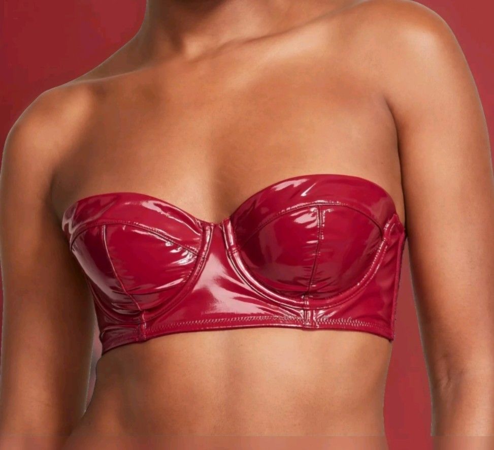 Victoria's Secret Faux Patent Leather bra
Wine color
Size 34C