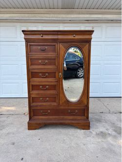 ‼️LEXINGTON 8 DRAWER CHERRY WOOD DRESSER‼️FOR SALE 300$ OR BEST OFFER🚚DELIVERY AVAILABLE🚚