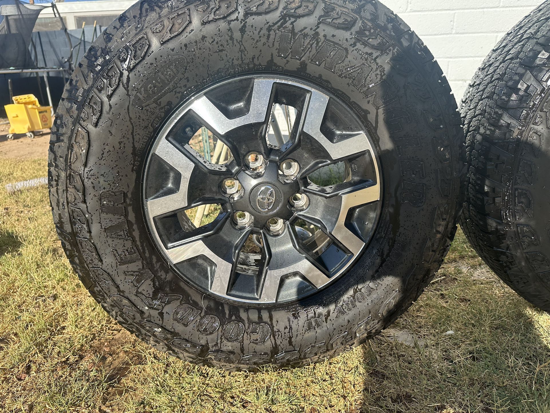 rines originales de toyota tacoma 2022 medida 16