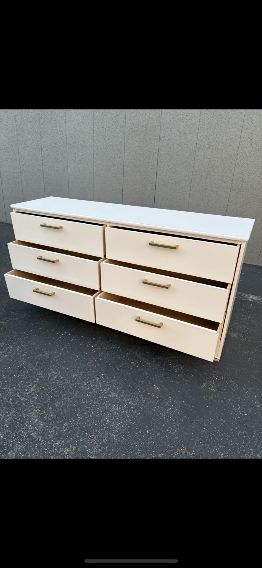 White 6 Drawer Dresser With Gold Knobs🆕
