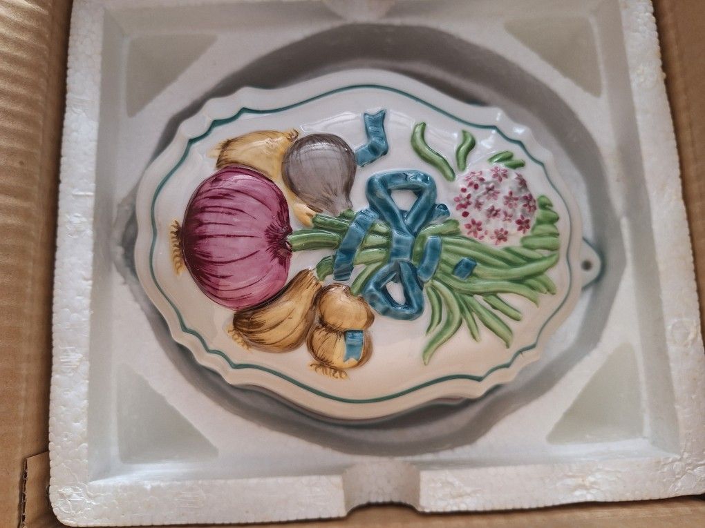 1986 LE CORDON BLEU Onion Jello Kitchen Mold