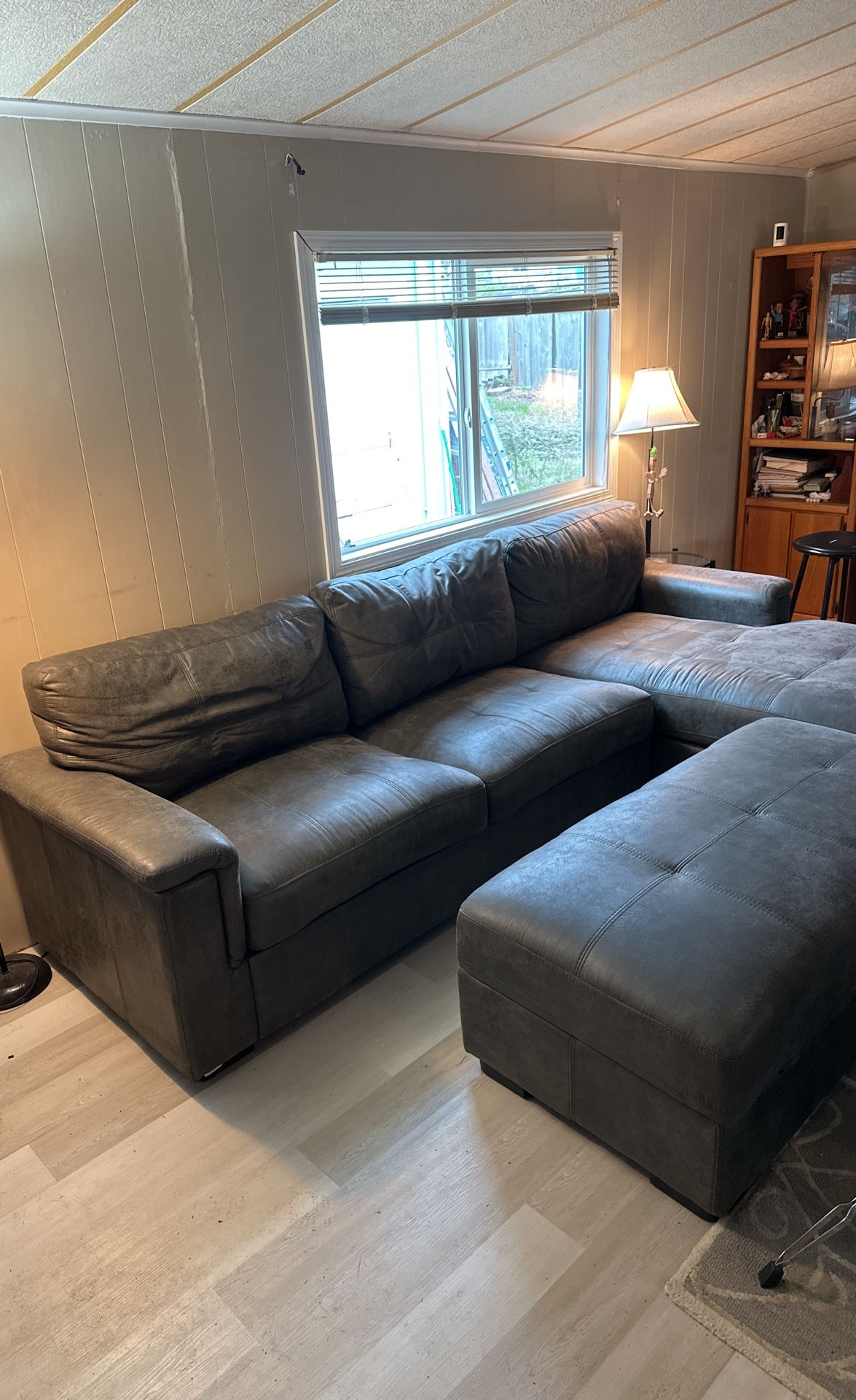 Sectional Couch With Ottoman