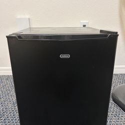 Sunbeam Refrigerator-Black: Mini Fridge