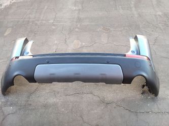 2015-2019 Land Rover Discovery sport back bumper with all the accessories OEM.