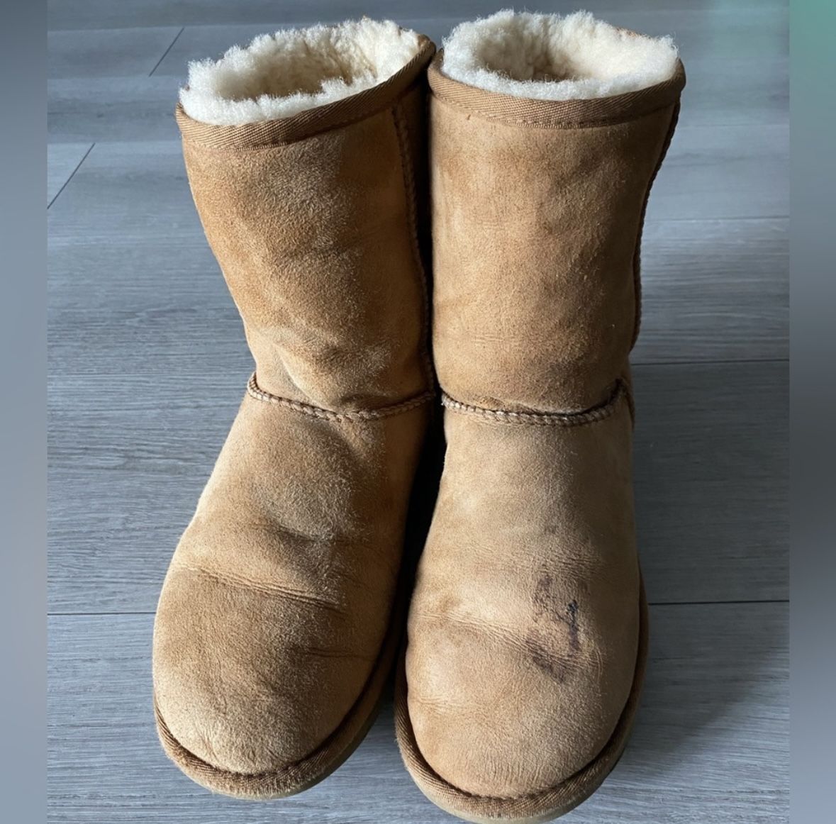 UGG Australia Classic Short Boots – Women’s Size 8