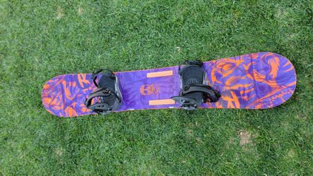 Rossignol district 155cm with gnu bindings snowboard