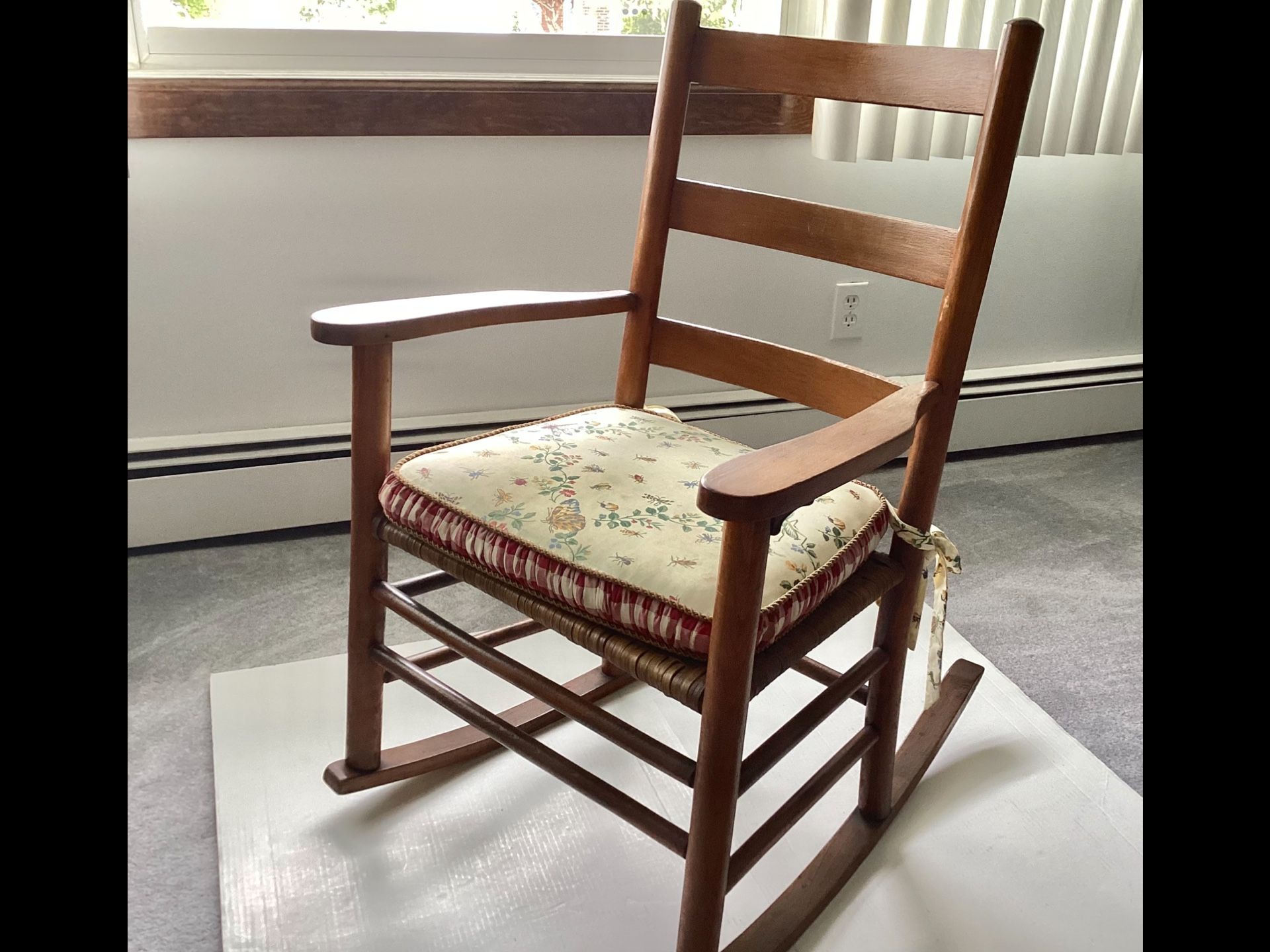 Antique Simplistic Wood Rocking Chair Woven Seat Ladder Back Semi-Gloss Varnish