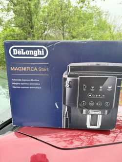 NewDeLonghi Magnifica Start Espresso Machine ECAM22022B Black Bean to Cup Milk Frother