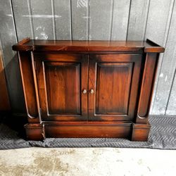 Cabinet/hutch