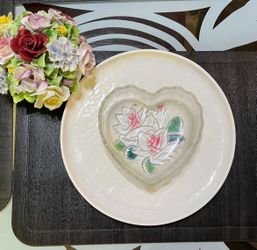 Vintage Mikasa Studio Nova 2pc Embossed Frosted Colored Rose Glass Heart Shaped Bowl (Pick up🛒 In Bellevue)*Check out my Other Posts 🎁