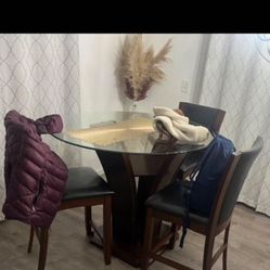 Table & Chairs 