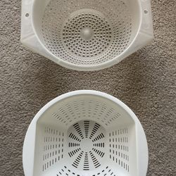 Like NEW! 2 Colanders / Strainers - white plastic  