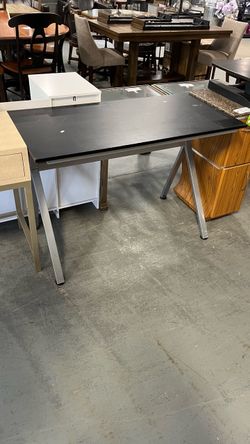 (In store) Black silver desk