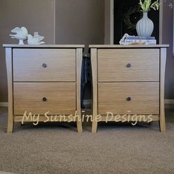 Beautiful Nightstands (Pair)