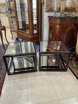 Pair of Beautiful Dark Wood 2 Tier Mirrored End Tables🌷$25 Each