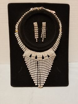 Crystal necklace with earrings