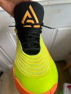 Basketball shoes
