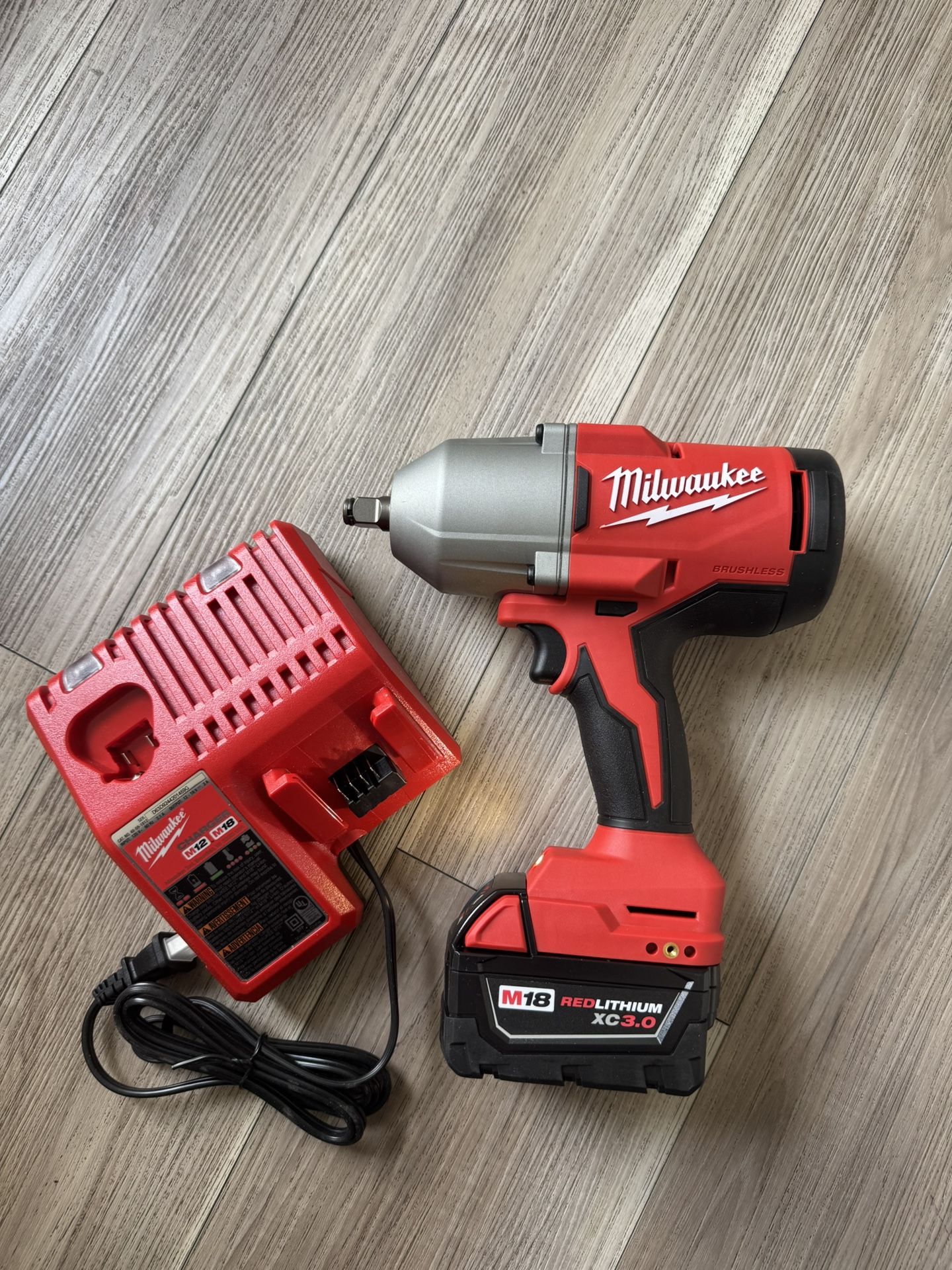 Milwaukee M18 1/2 Impact Wrench Kit 
