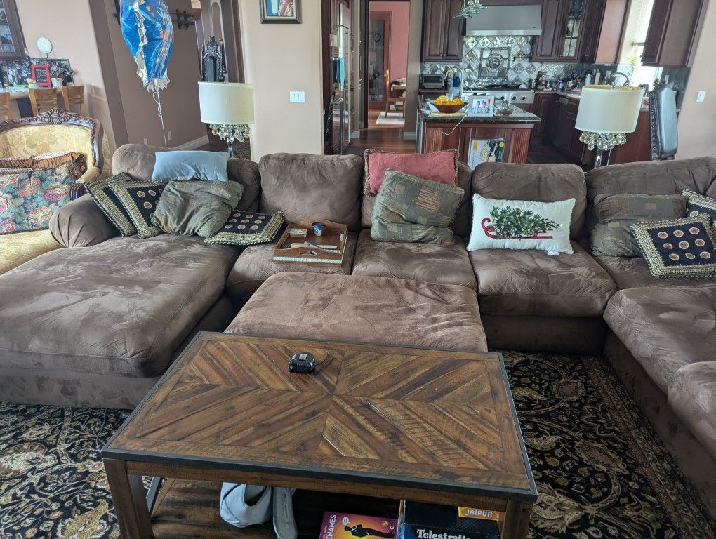 Large sectional Couch 