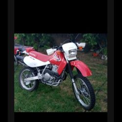 2017 HONDA XR650L  DUELSPORT STILL NEW 600 MILES 5700 FIRM