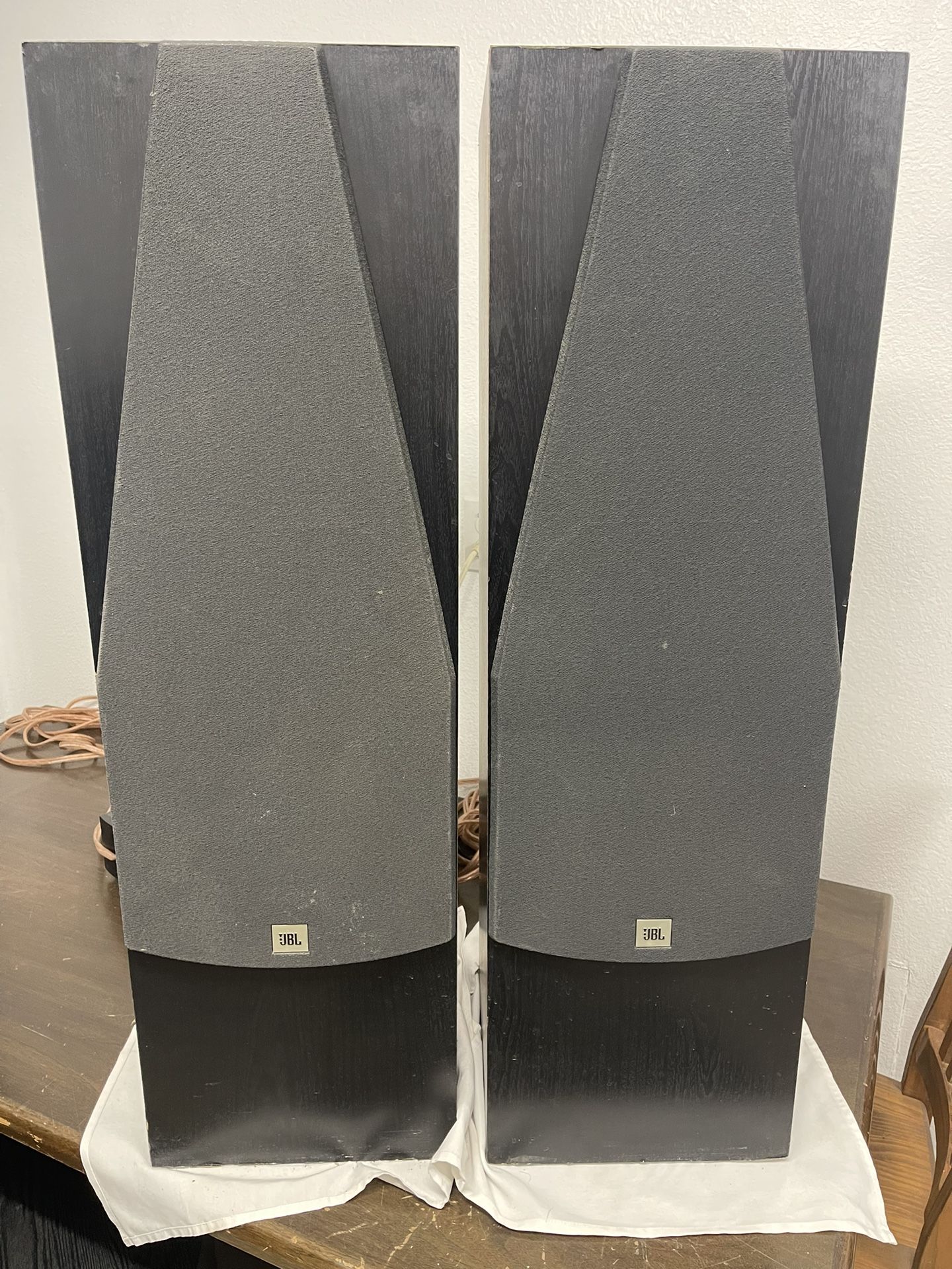 JBL GHE100V Tower Speakers