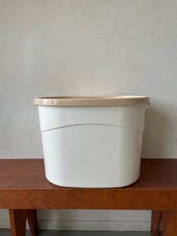White Plastic Oval Top Entry Litter Box
