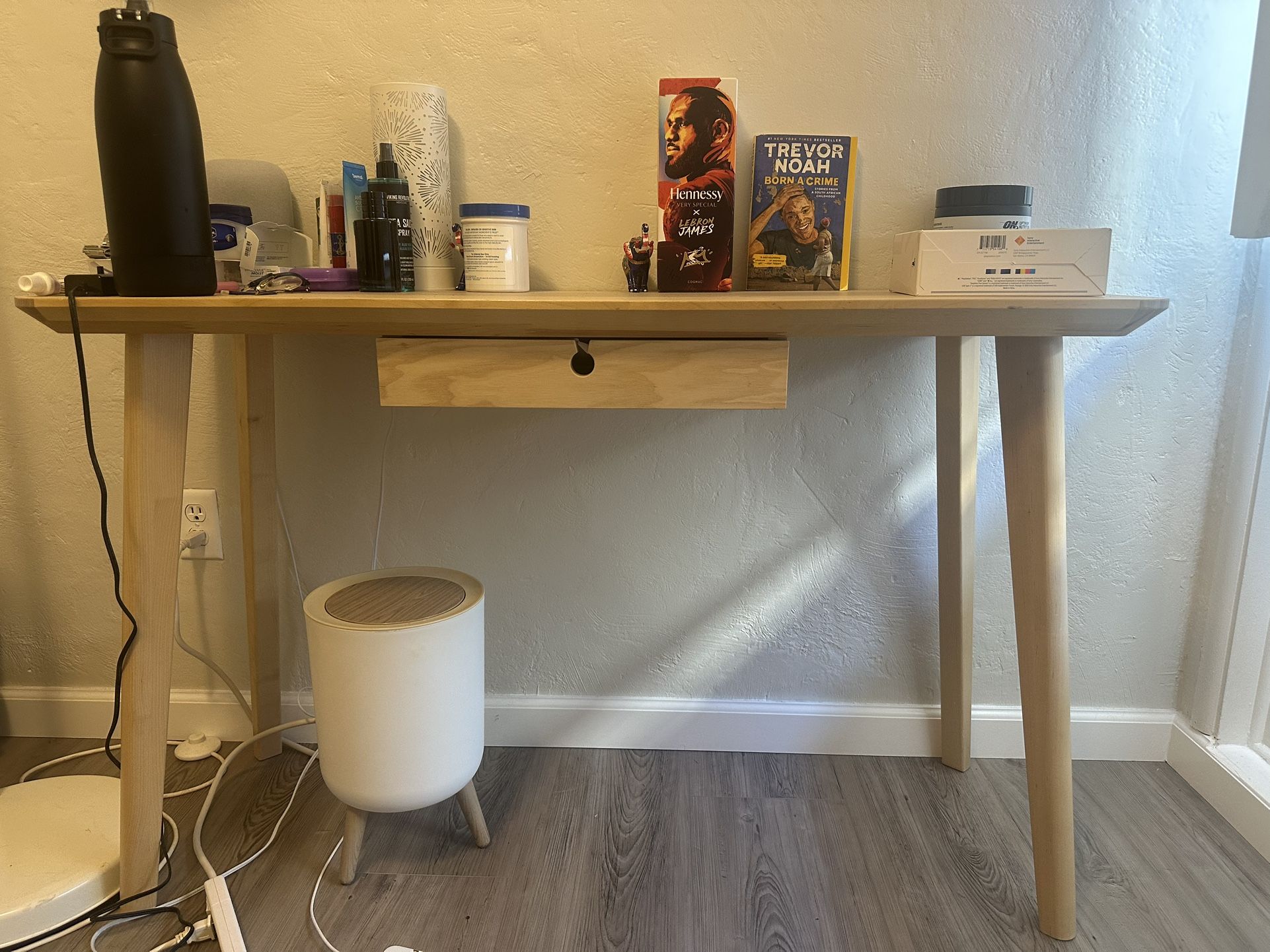 Lisabo IKEA Desk - In PERFECT condition