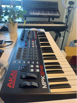 🎹 Akai MPK249 MIDI Keyboard Controller – Like New (Barely Used)
