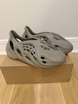 Yeezy Foam RNNR Stone Sage Size 12 New