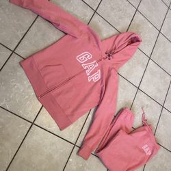 Women’s Gap sweater And Joggers