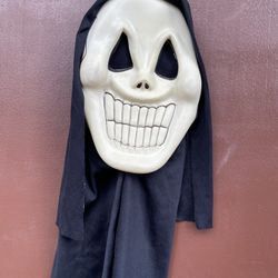 Halloween Scream Ghost Face Easter Unlimited Glow Mask..