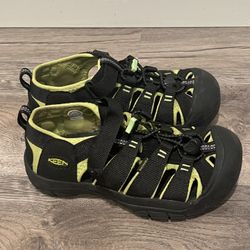 KEEN Unisex Child Newport H2 Closed Toe Water Sandals. Size 2. Black/Lime Green.