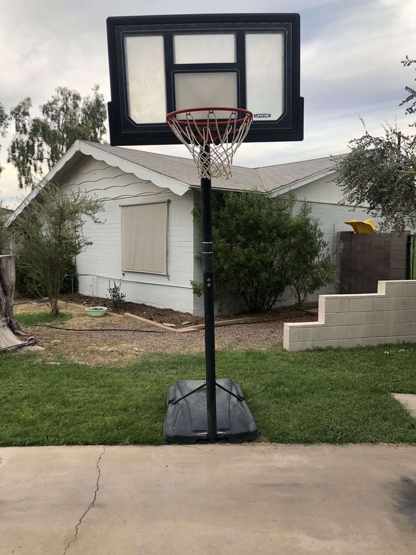 Basketball hoop