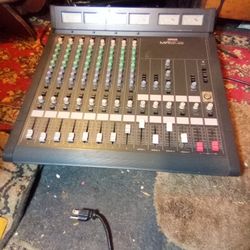 Yamaha Mixing Console MR842