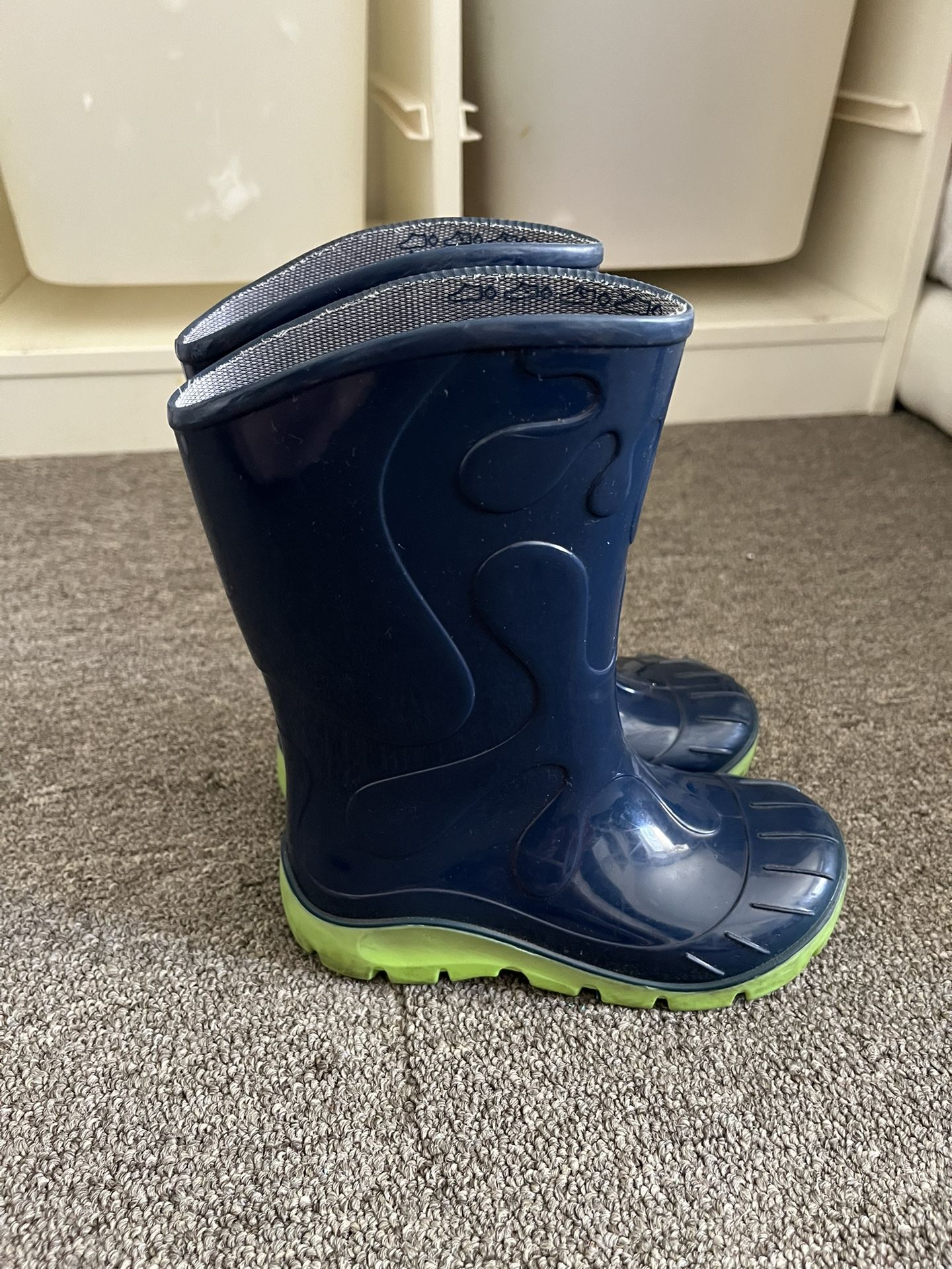 Kids Rain Boots Size 9