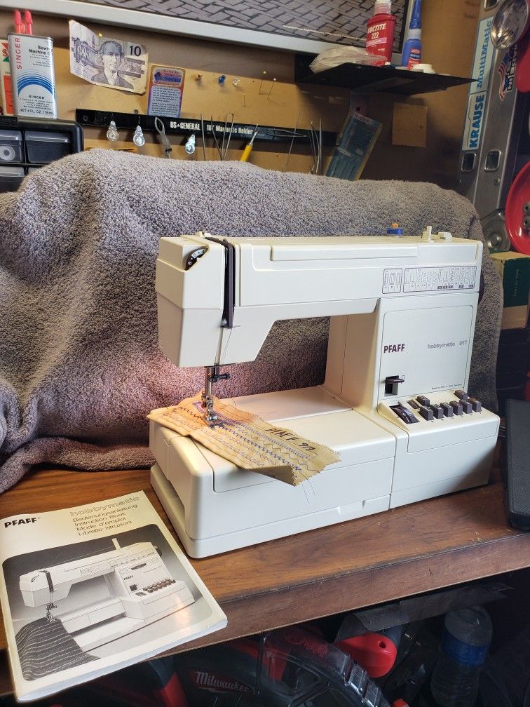Pfaff Hobbymatic 917 Sewing Machine