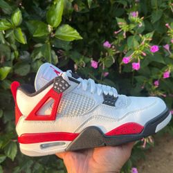 JORDAN RETRO 4s