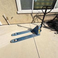 Global Industrial Pallet Jack